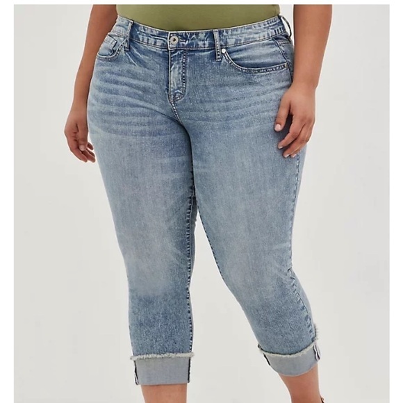 Torrid CROP BOYFRIEND STRAIGHT VINTAGE STRETCH MID-RISE JEAN - Picture 1 of 9
